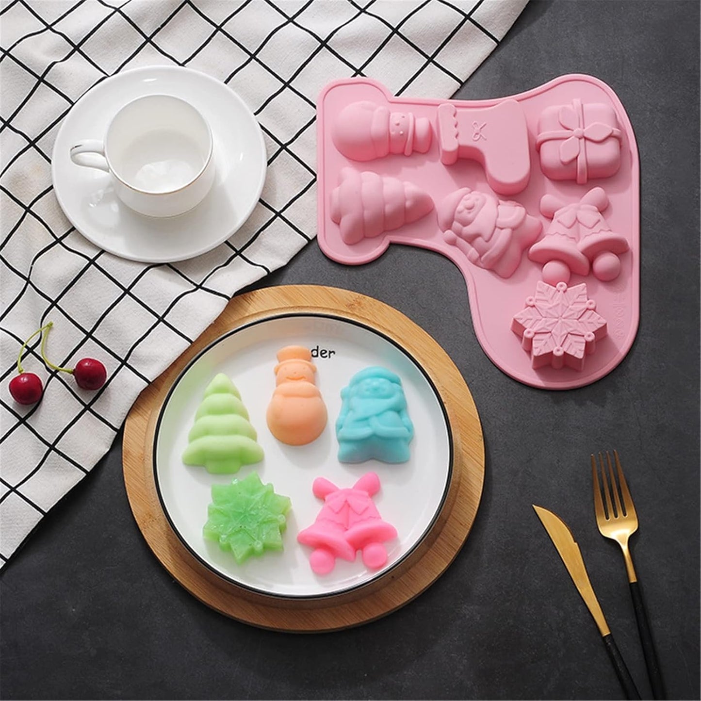 Christmas Gove Mold CFM361