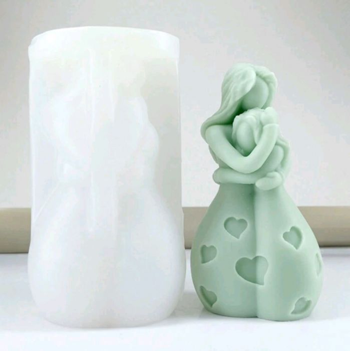 MOTHER HUGGING CHILD CANDLE WCM534