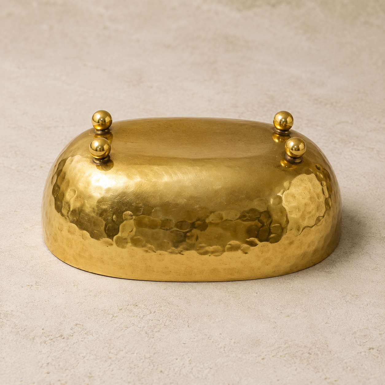 Royal Hammered Oval Urli